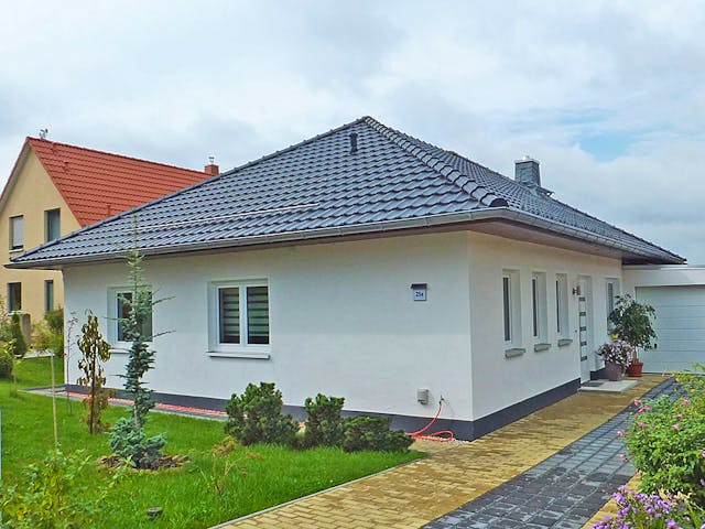 Bunganlow 328 – Außenansicht von WEIOTT-Massiv-Haus